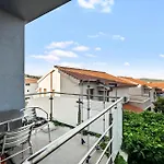 Apartment Gorgeous In Zaboric-brodarica With Wifi