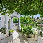 Apartment Gorgeous In Zaboric-brodarica With Wifi *