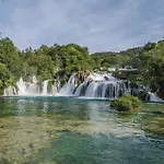 Apartmán Gorgeous In Zaboric-brodarica With Wifi *