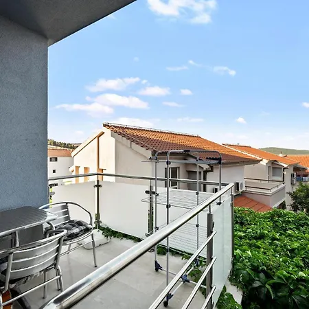 Apartman Gorgeous In Zaboric-brodarica With Wifi