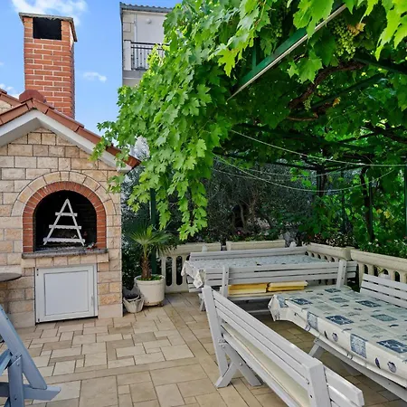 Gorgeous In Zaboric-brodarica With Wifi Apartmán