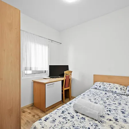 Gorgeous In Zaboric-brodarica With Wifi