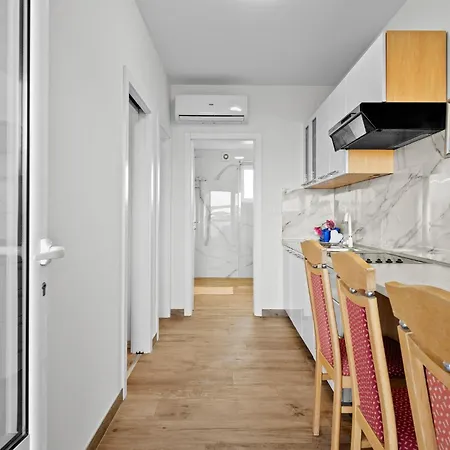Apartmán Gorgeous In Zaboric-brodarica With Wifi *