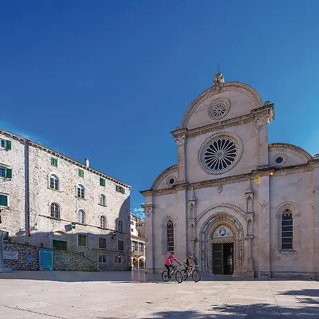 Gorgeous In Zaboric-brodarica With Wifi