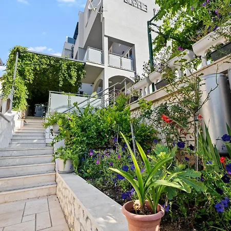 Gorgeous In Zaboric-brodarica With Wifi Apartmán