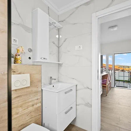 Gorgeous In Zaboric-brodarica With Wifi Žaborić