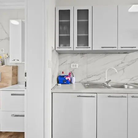 Gorgeous In Zaboric-brodarica With Wifi Apartmán *