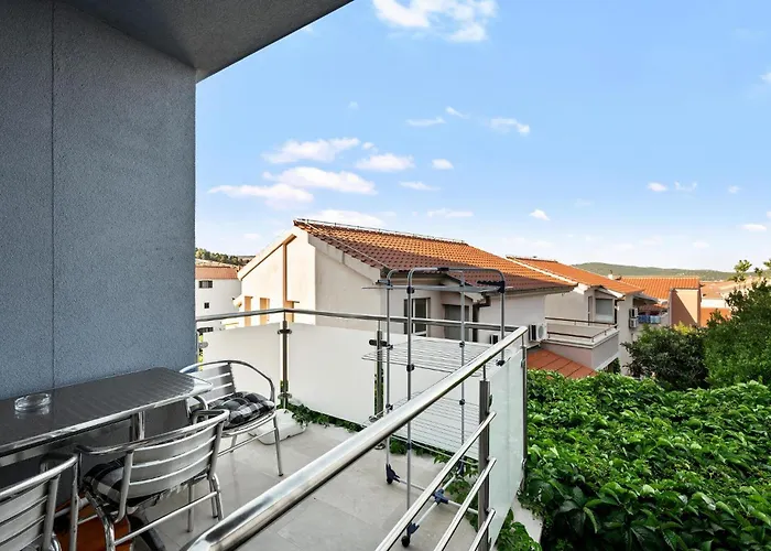 公寓 Gorgeous In Zaboric-brodarica With Wifi