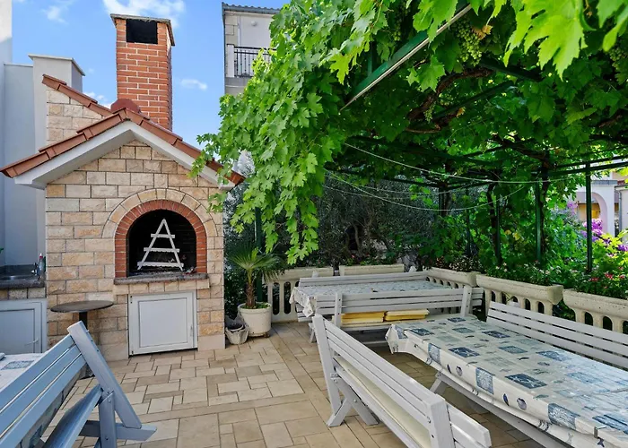 Gorgeous In Zaboric-brodarica With Wifi Lägenhet