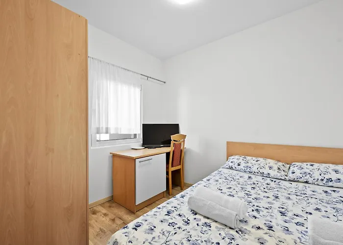 Gorgeous In Zaboric-brodarica With Wifi