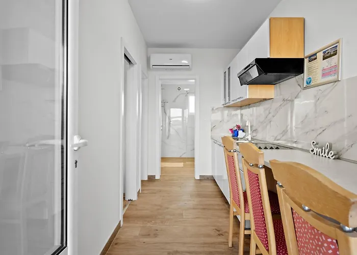 公寓 Gorgeous In Zaboric-brodarica With Wifi *