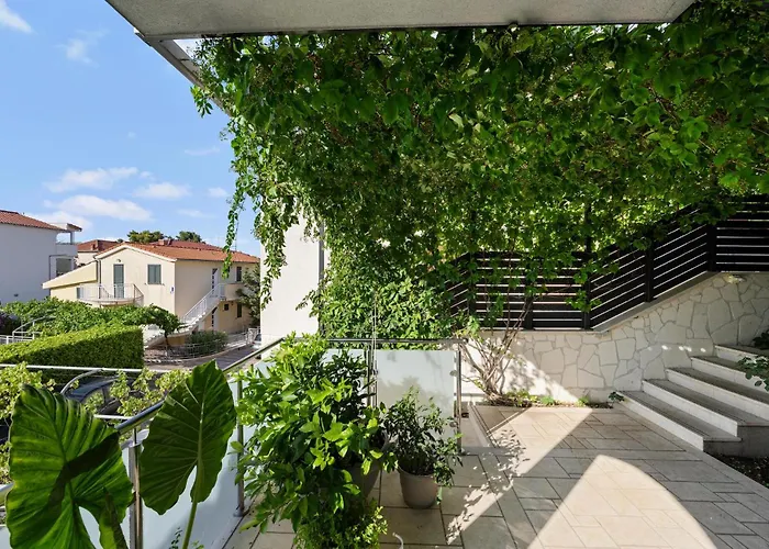 Gorgeous In Zaboric-brodarica With Wifi Lägenhet *