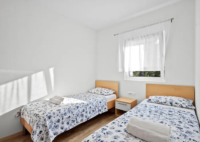 Gorgeous In Zaboric-brodarica With Wifi