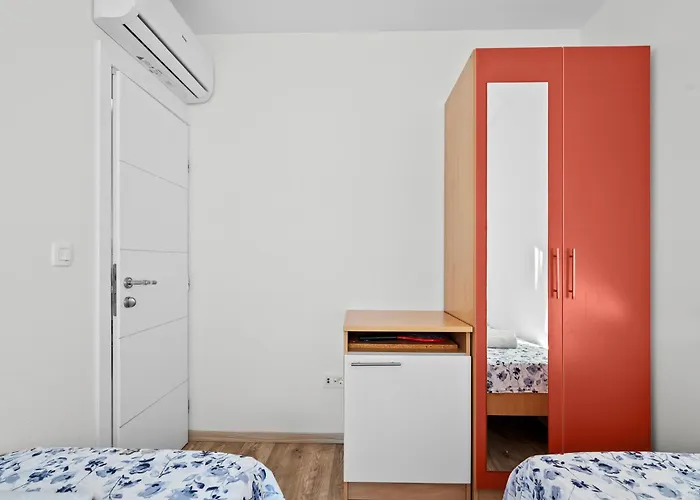 Apartment Gorgeous In Zaboric-brodarica With Wifi *